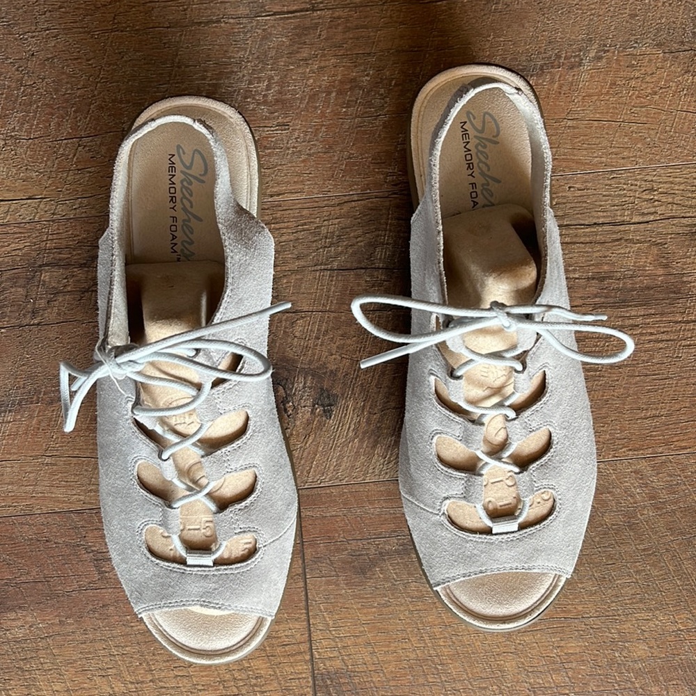 Sketchers women’s platform sandals size 10 gray suede